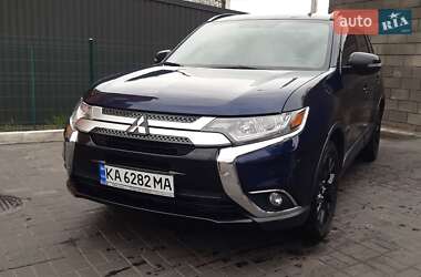 Позашляховик / Кросовер Mitsubishi Outlander 2018 в Києві