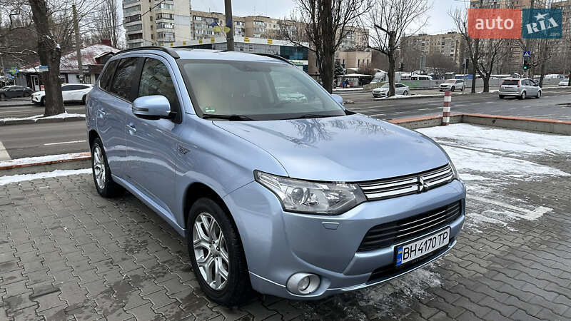 Внедорожник / Кроссовер Mitsubishi Outlander 2013 в Одессе