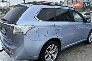 Внедорожник / Кроссовер Mitsubishi Outlander 2013 в Одессе