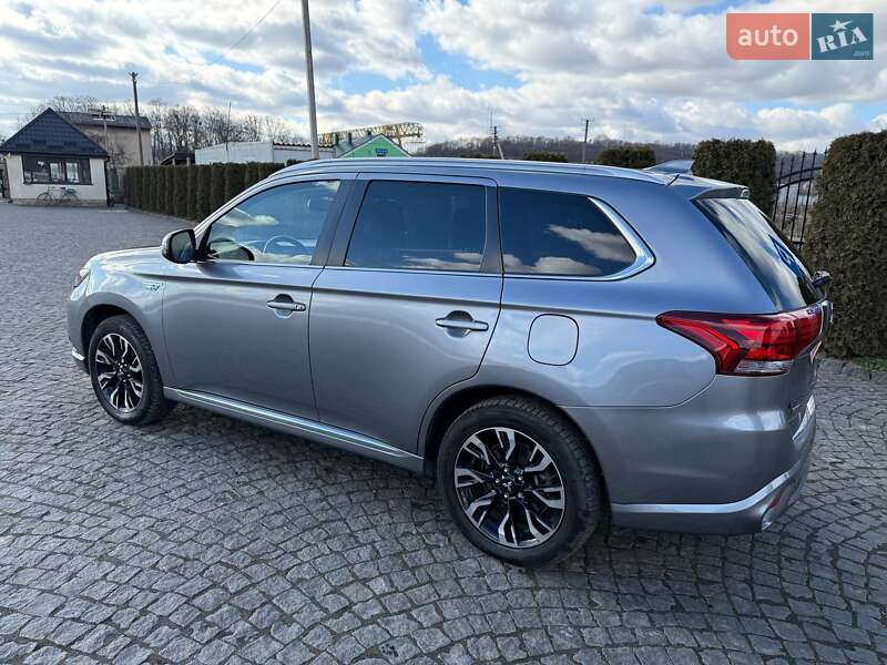 Внедорожник / Кроссовер Mitsubishi Outlander 2018 в Жовкве