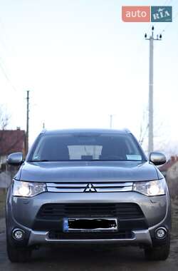 Внедорожник / Кроссовер Mitsubishi Outlander 2015 в Львове