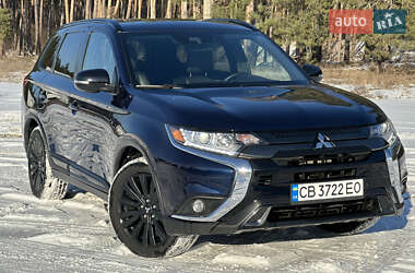 Внедорожник / Кроссовер Mitsubishi Outlander 2020 в Киеве