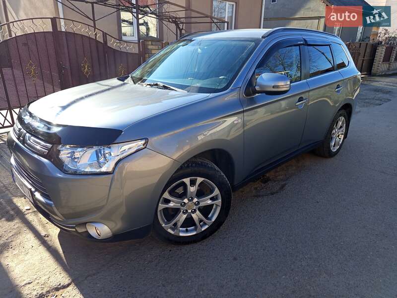 Внедорожник / Кроссовер Mitsubishi Outlander 2012 в Ивано-Франковске