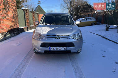 Позашляховик / Кросовер Mitsubishi Outlander 2014 в Києві