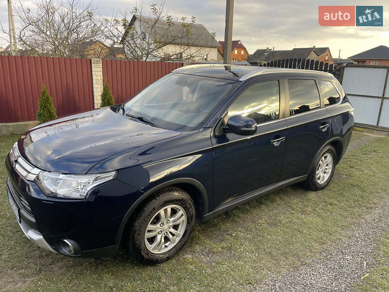Внедорожник / Кроссовер Mitsubishi Outlander 2015 в Владимирце