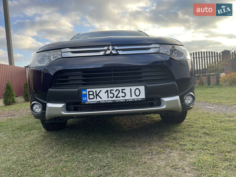Внедорожник / Кроссовер Mitsubishi Outlander 2015 в Владимирце