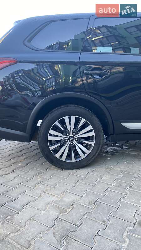 Внедорожник / Кроссовер Mitsubishi Outlander 2020 в Ровно