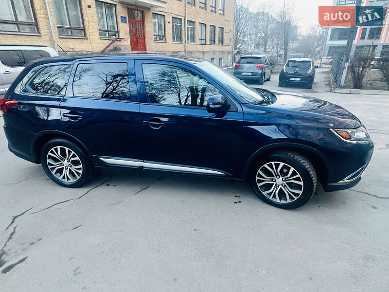 Позашляховик / Кросовер Mitsubishi Outlander 2016 в Вінниці
