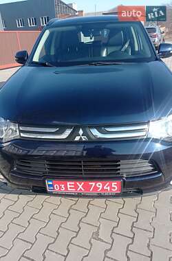 Внедорожник / Кроссовер Mitsubishi Outlander 2013 в Луцке