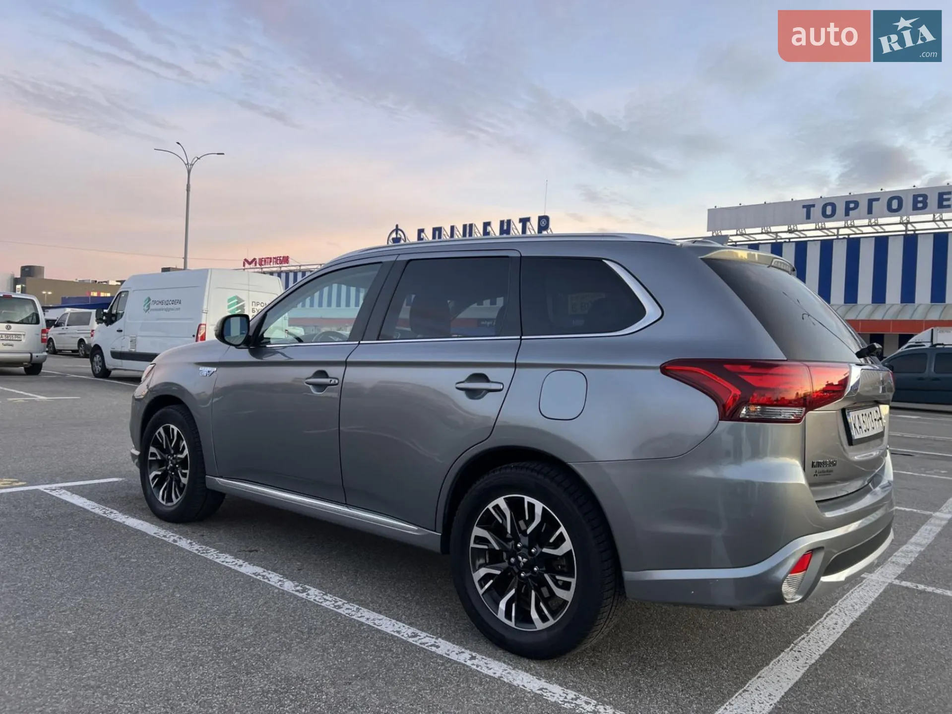 2017 Mitsubishi Outlander - фото 1