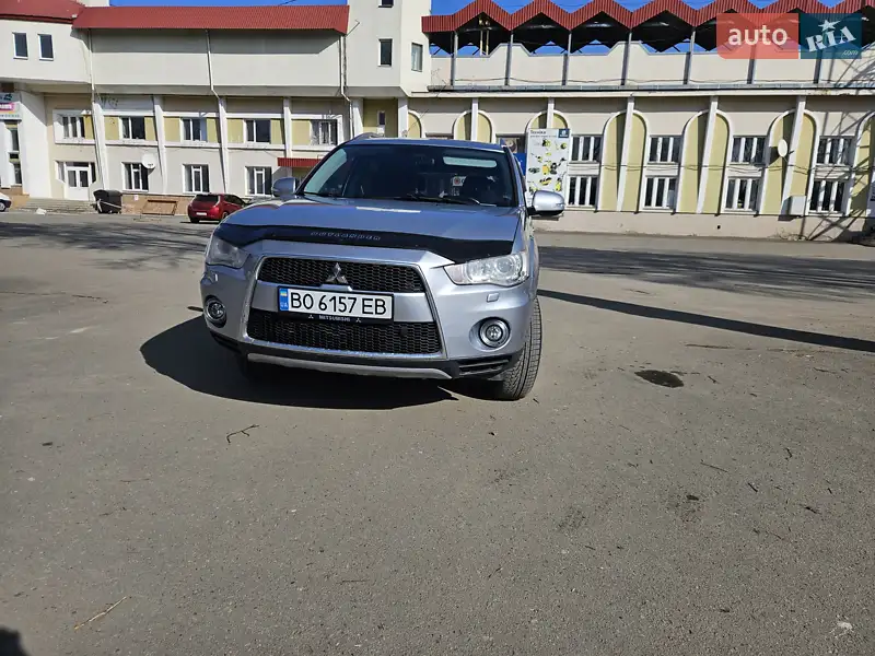 Внедорожник / Кроссовер Mitsubishi Outlander 2010 в 