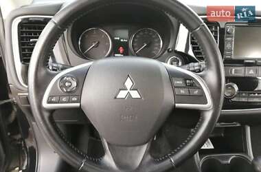 Внедорожник / Кроссовер Mitsubishi Outlander 2014 в 