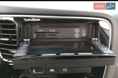 Внедорожник / Кроссовер Mitsubishi Outlander 2014 в 