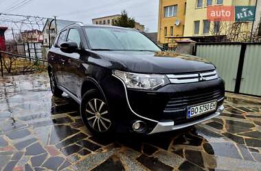 Внедорожник / Кроссовер Mitsubishi Outlander 2014 в 