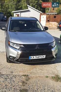 Позашляховик / Кросовер Mitsubishi Outlander 2016 в 