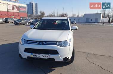 Внедорожник / Кроссовер Mitsubishi Outlander 2013 в Киеве