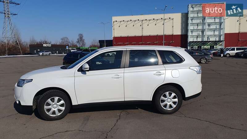 Внедорожник / Кроссовер Mitsubishi Outlander 2013 в Киеве