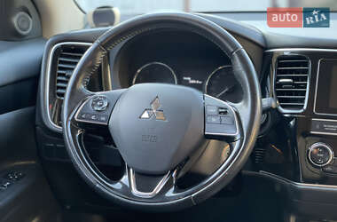 Внедорожник / Кроссовер Mitsubishi Outlander 2018 в 