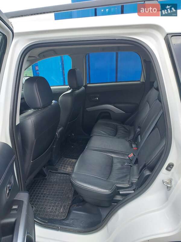 Внедорожник / Кроссовер Mitsubishi Outlander 2012 в Славуте