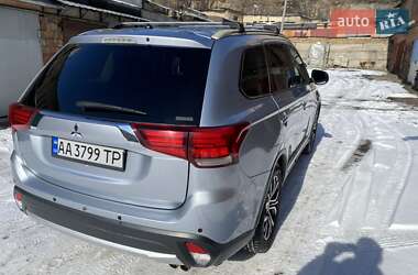 Внедорожник / Кроссовер Mitsubishi Outlander 2016 в 