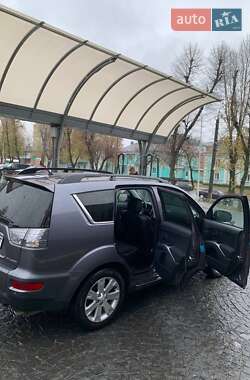 Позашляховик / Кросовер Mitsubishi Outlander 2011 в 