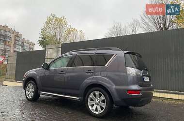 Позашляховик / Кросовер Mitsubishi Outlander 2011 в 