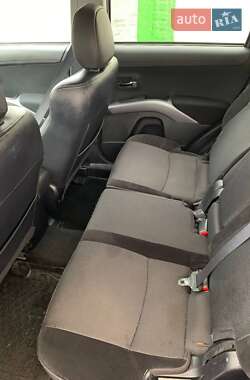 Позашляховик / Кросовер Mitsubishi Outlander 2011 в 