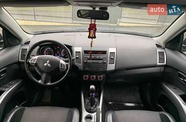 Позашляховик / Кросовер Mitsubishi Outlander 2011 в 