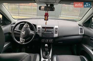 Позашляховик / Кросовер Mitsubishi Outlander 2011 в 