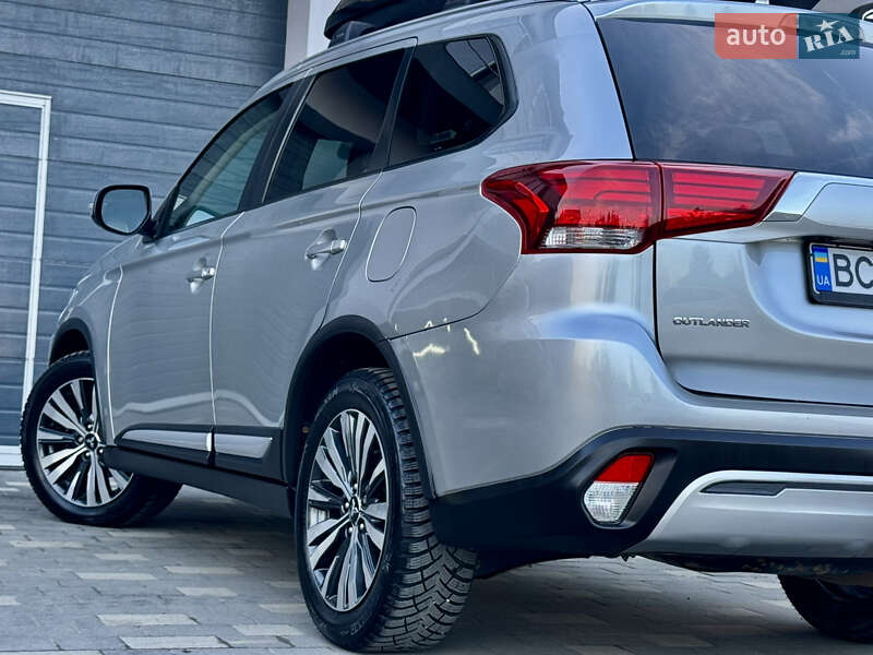 Внедорожник / Кроссовер Mitsubishi Outlander 2019 в Трускавце