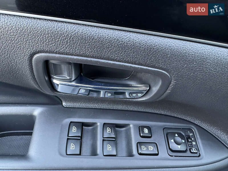 Внедорожник / Кроссовер Mitsubishi Outlander 2019 в Трускавце