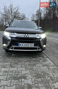 Позашляховик / Кросовер Mitsubishi Outlander 2017 в Києві