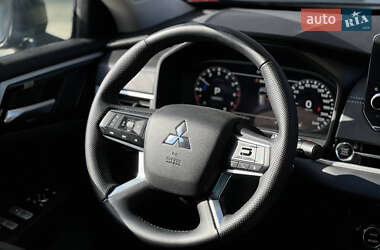 Внедорожник / Кроссовер Mitsubishi Outlander 2023 в 