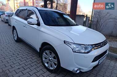 Внедорожник / Кроссовер Mitsubishi Outlander 2013 в 