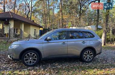 Позашляховик / Кросовер Mitsubishi Outlander 2014 в Києві