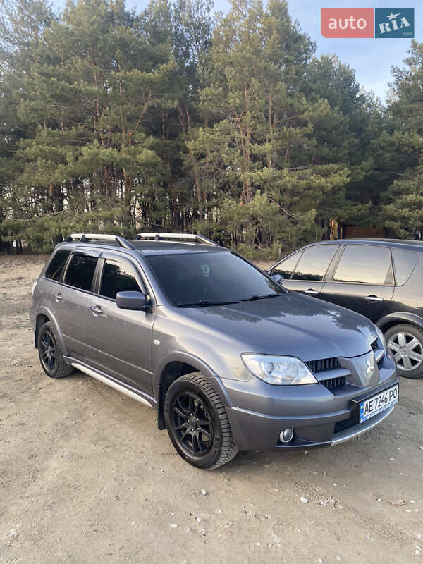 Внедорожник / Кроссовер Mitsubishi Outlander 2010 в 