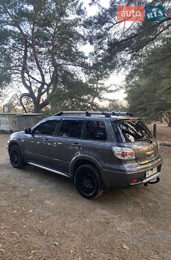 Внедорожник / Кроссовер Mitsubishi Outlander 2010 в 