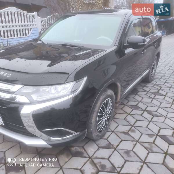 Позашляховик / Кросовер Mitsubishi Outlander 2017 в Хмельницькому