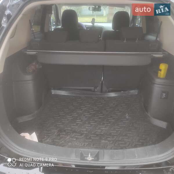 Позашляховик / Кросовер Mitsubishi Outlander 2017 в Хмельницькому