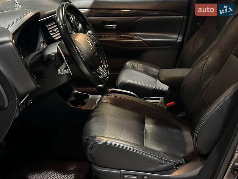 Внедорожник / Кроссовер Mitsubishi Outlander 2015 в Одессе