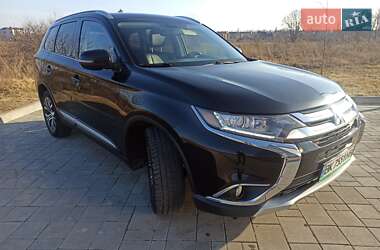 Внедорожник / Кроссовер Mitsubishi Outlander 2016 в Ровно