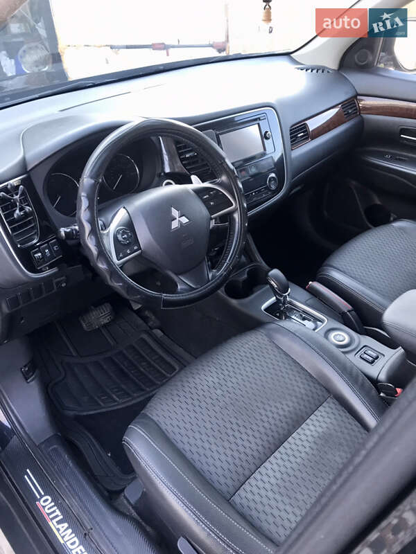 Позашляховик / Кросовер Mitsubishi Outlander 2014 в Дніпрі