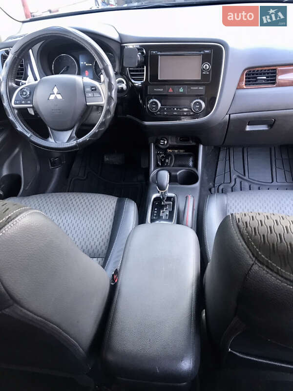 Позашляховик / Кросовер Mitsubishi Outlander 2014 в Дніпрі