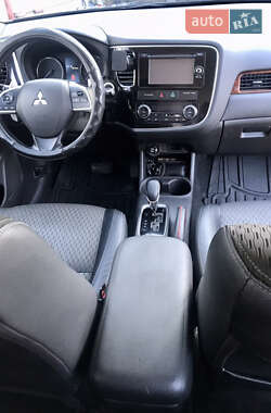 Внедорожник / Кроссовер Mitsubishi Outlander 2014 в 