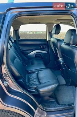 Внедорожник / Кроссовер Mitsubishi Outlander 2009 в 