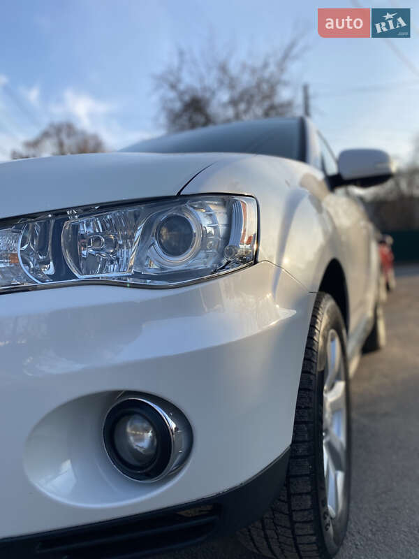 Позашляховик / Кросовер Mitsubishi Outlander 2010 в Житомирі