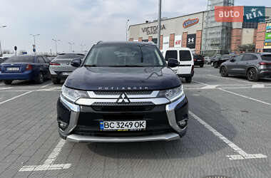 Внедорожник / Кроссовер Mitsubishi Outlander 2016 в Львове