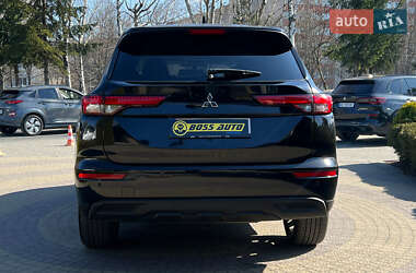 Внедорожник / Кроссовер Mitsubishi Outlander 2022 в 