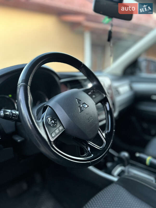 Внедорожник / Кроссовер Mitsubishi Outlander 2018 в Берегомете фото 6 Внедорожник / Кроссовер Mitsubishi Outlander 2018 в Берегомете
