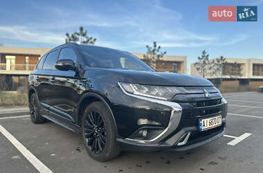 Позашляховик / Кросовер Mitsubishi Outlander 2020 в Києві